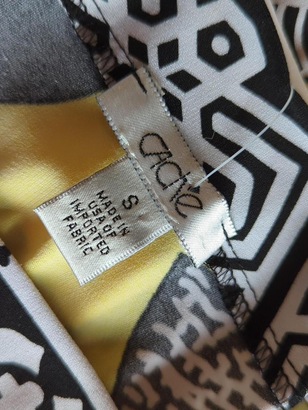 Vintage Cache Women's Yellow/Black Floral Top With V Neckline Sz Small - Picture 2 of 3